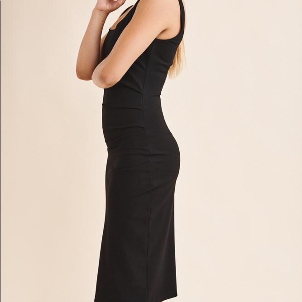 Black bodycon dress